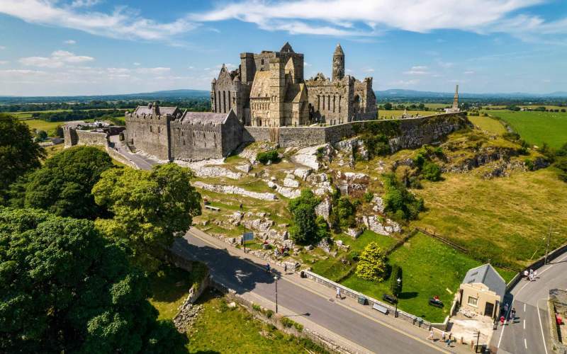 visit-rock-of-cashel-co